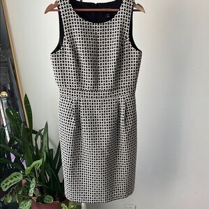 WHITE HOUSE BLACK MARKET Elegant Black and White brocade Patterned Dress 8